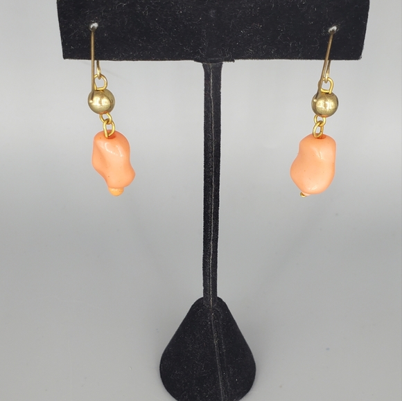 Goldtone Bangle and Peach Earring Set - Picture 5 of 9